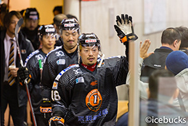 試合前公式練習選手ハイタッチ権